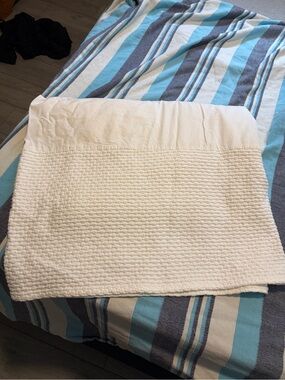 100% cotton White Waffle Weave Double Bedskirt